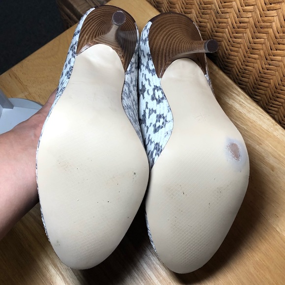 B. Makowsky BM Neve Pumps - Picture 7 of 8